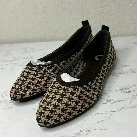 NWT JOURNEE COLLECTION-  KARISE SLIP ON DRESSY POINTED TOE FLATS Size 6 - Picture 9 of 11